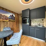 Monjeri, Modern Und Einzigartig Casa vacanze