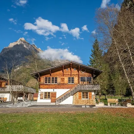 Monjeri, Modern Und Einzigartig Casa de Férias Kandersteg